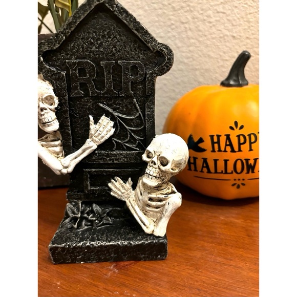 ☠️ NEW VIRAL TIKTOK HALLOWEEN RIP SKELETON ON TOMBSTONE CEMETERY FIGURE … - Picture 3 of 9